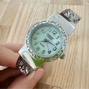 Embassy by Gruen silver tone hinged cuff bracelet watch NEW BATTERY